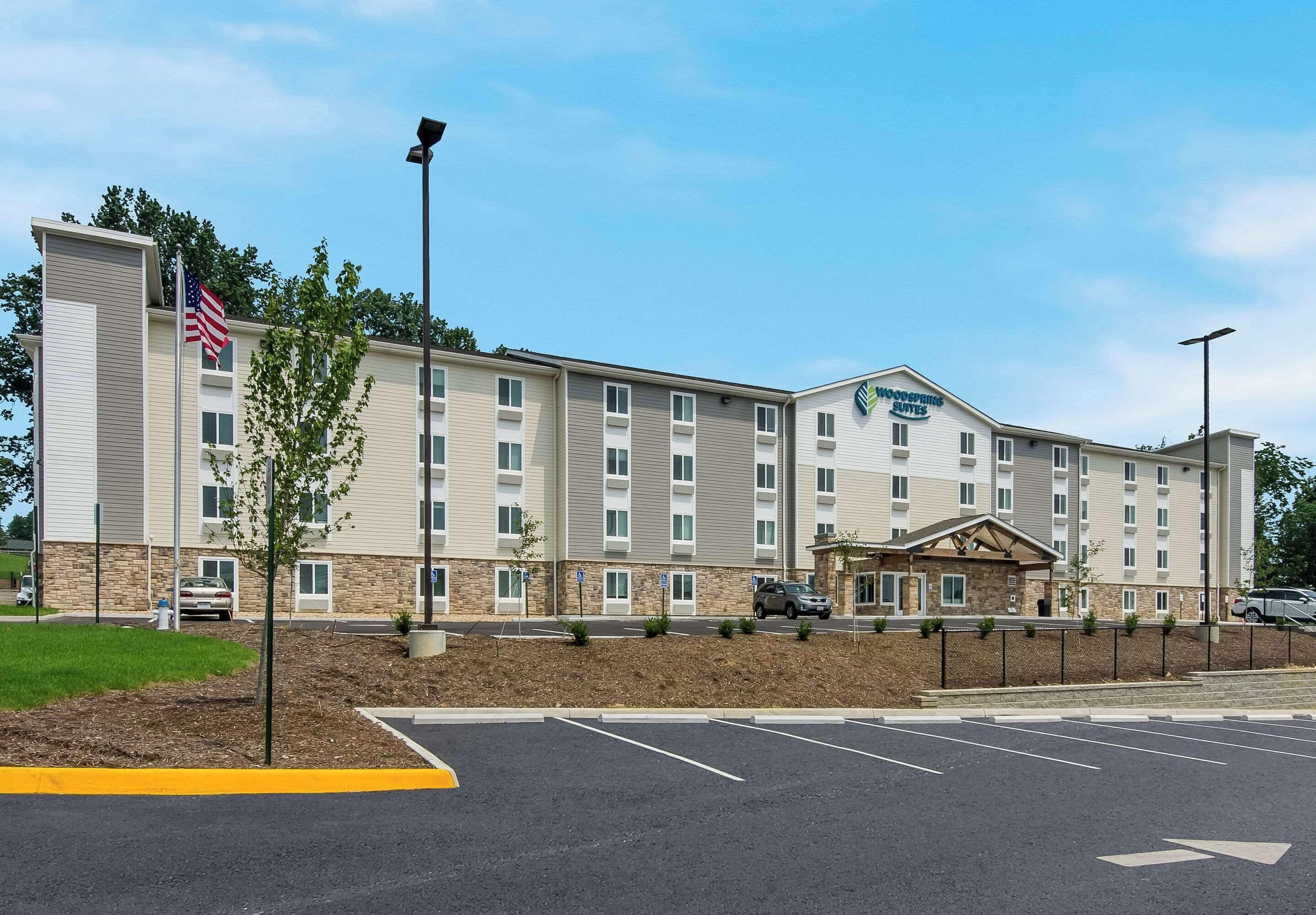 Where to Stay in the Blue Ridge Mountains: 4 Best Airport Hotels