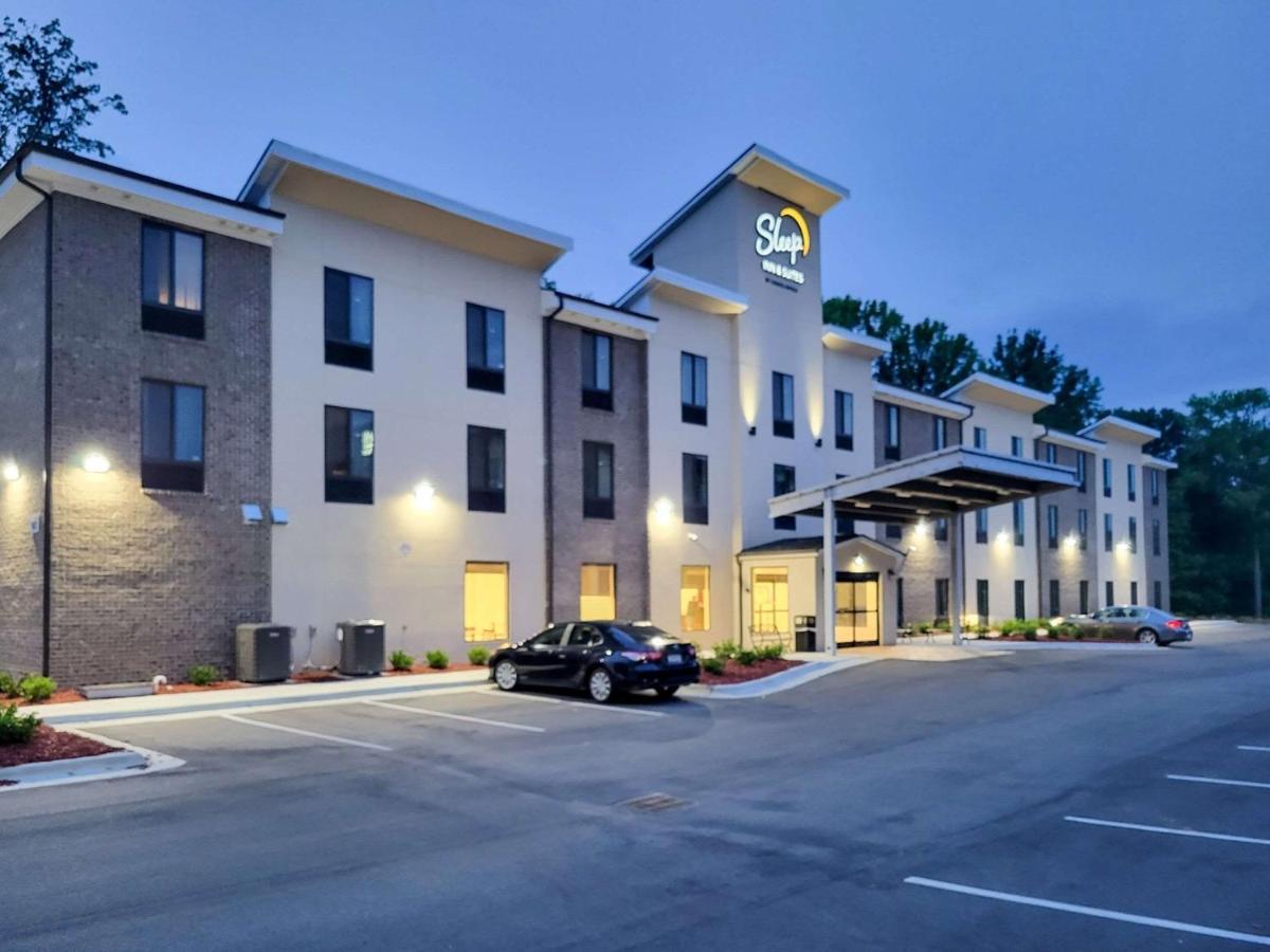 Staying Near Guilford College Art Gallery: 5 Budget Hotels Compared