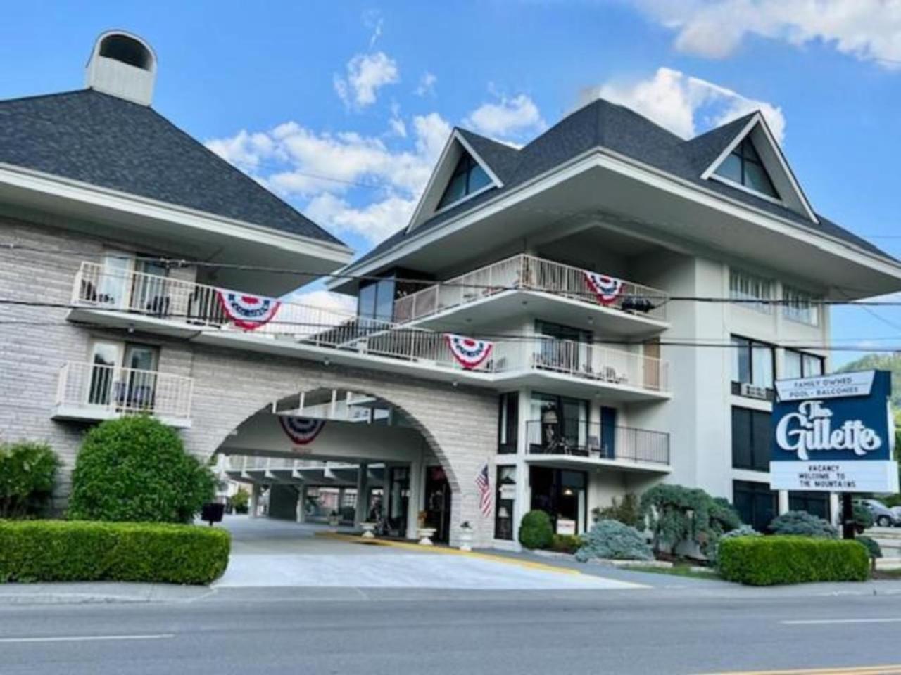 Where to Stay Near Ripley's Aquarium: 4 Central Gatlinburg Hotels