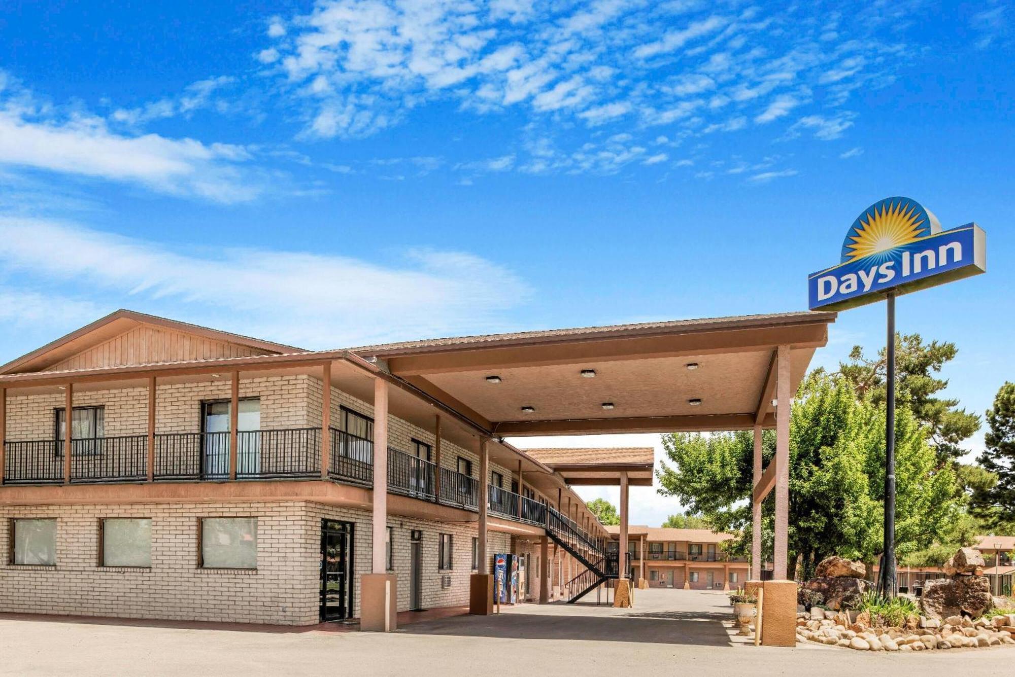 4 Budget Hotels Close to Cortez Center-School of Arts