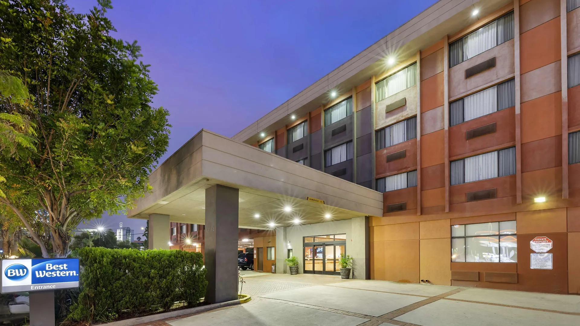 4 Business Hotels Close to Ken Malloy Harbor Regional Park