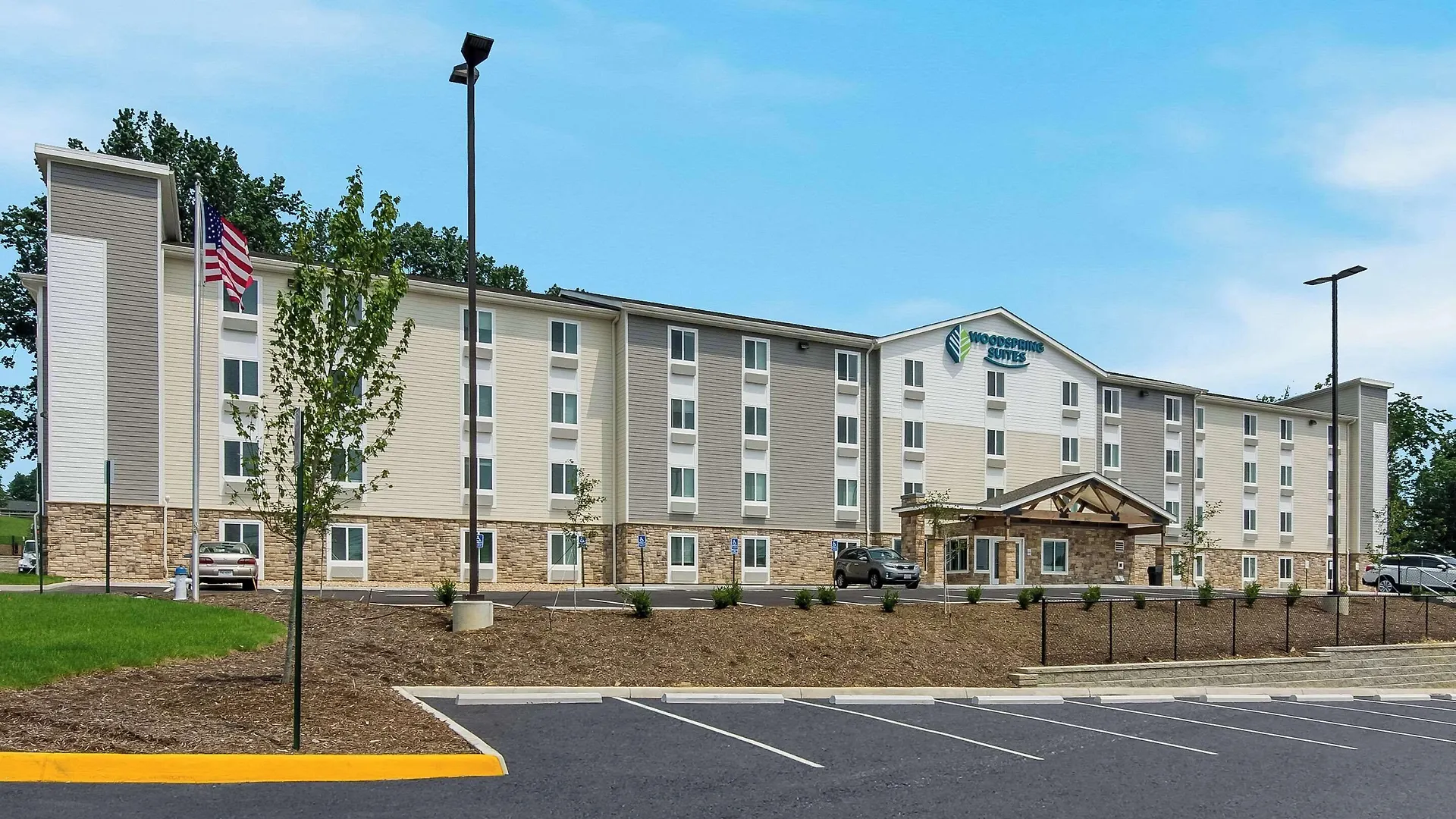 Where to Stay in the Blue Ridge Mountains: 4 Best Airport Hotels