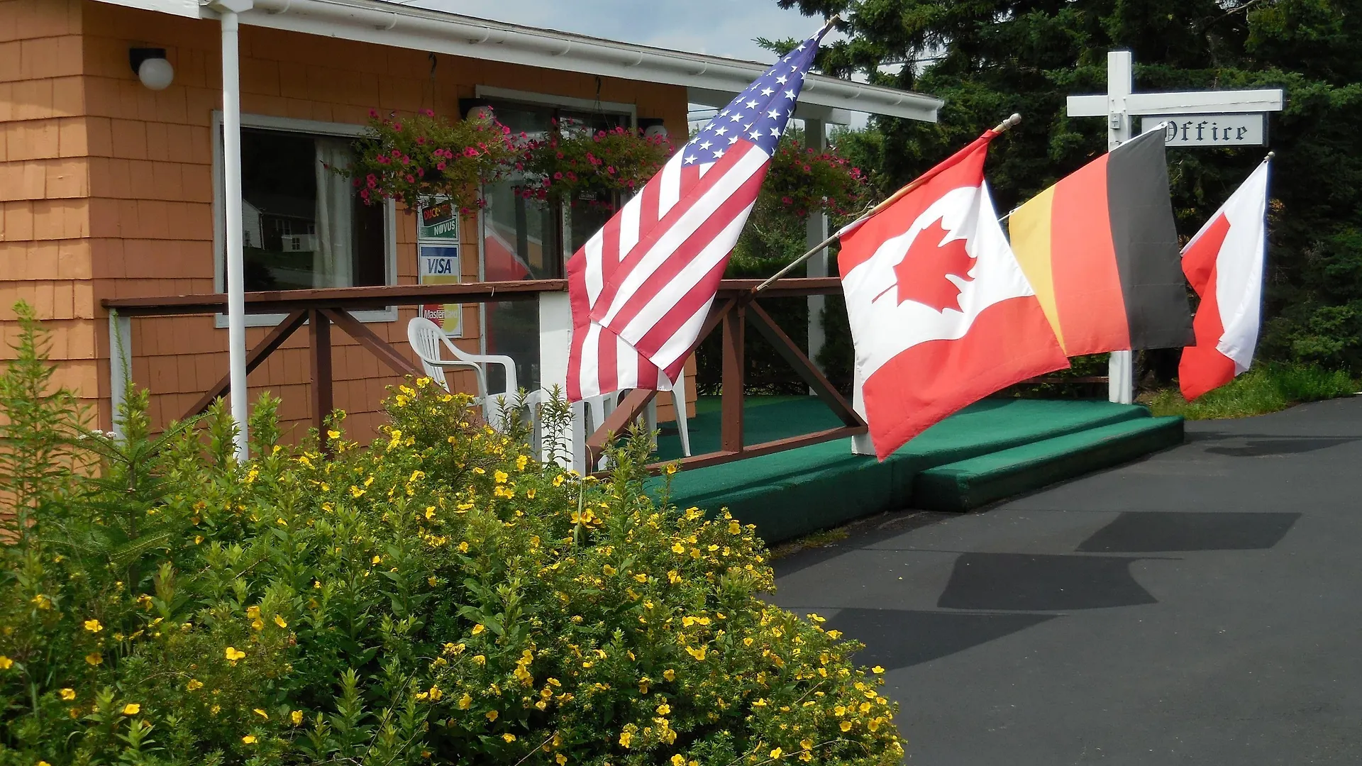 4 Couple Hotels Near Lamoine State Park Worth Booking