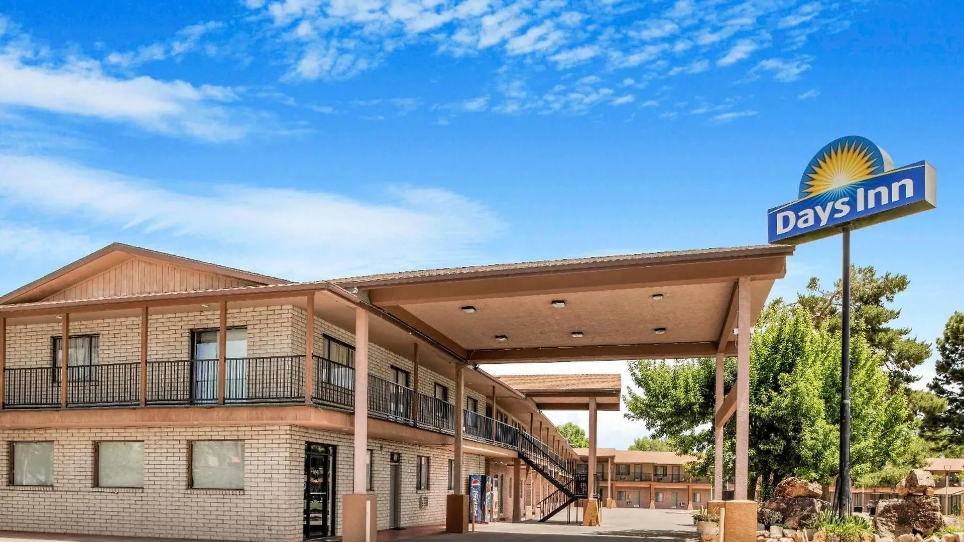 4 Budget Hotels Close to Cortez Center-School of Arts